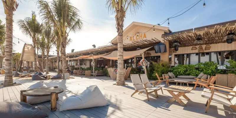 Khu vực bãi biển và dịch vụ trong quần thể NovaWorld Phan Thiết