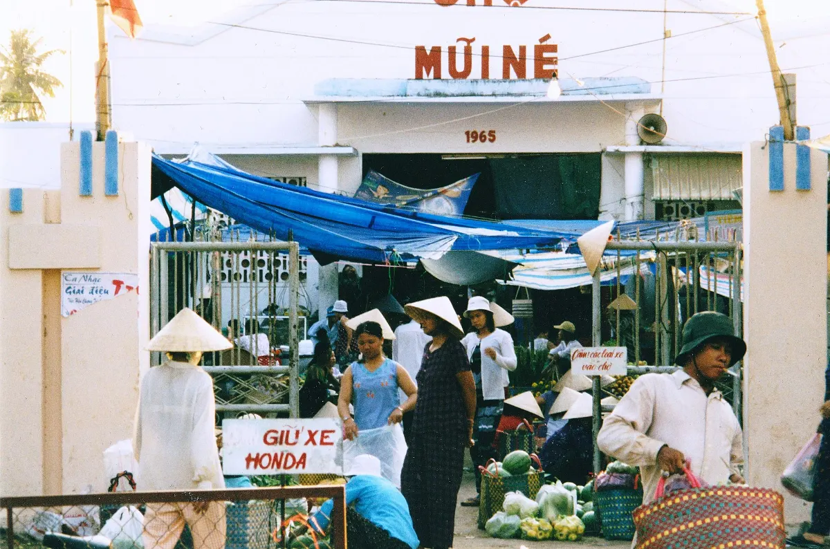 Chợ Mũi Né buổi sáng với hàng hải sản tươi