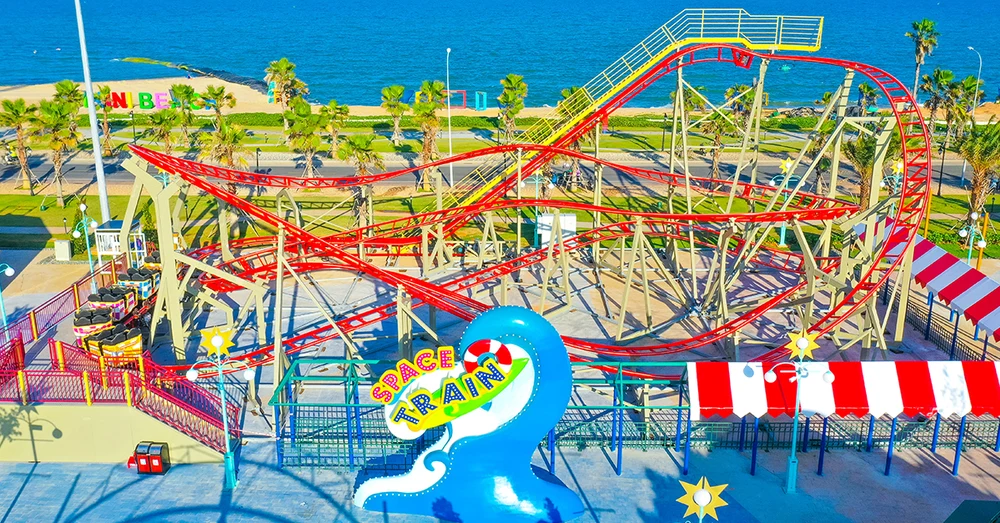 Tàu lượn Space Train ven biển NovaWorld Phan Thiết