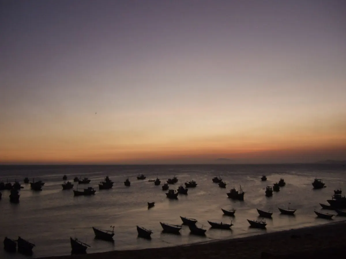 Hoàng hôn trên làng chài ven biển Phan Thiết