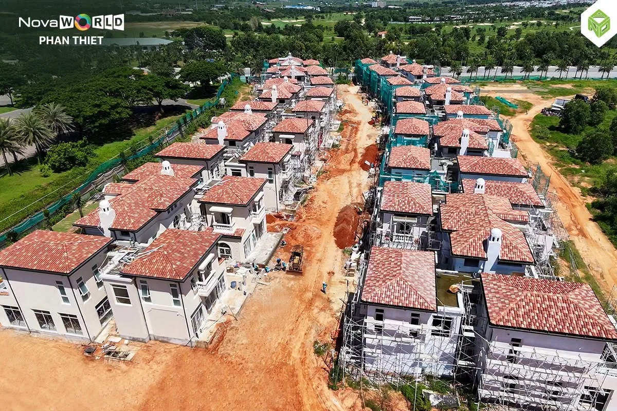 Toàn cảnh VIP Ocean Villa nhìn từ trên cao, cạnh sân golf 36 hố NovaWorld Phan Thiết