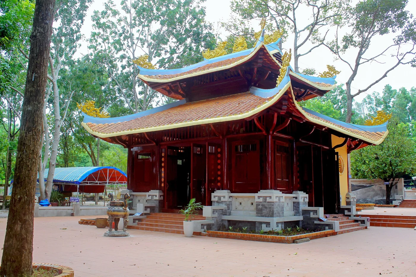 Đền thờ Thầy Thím tại xã Tân Hải, La Gi