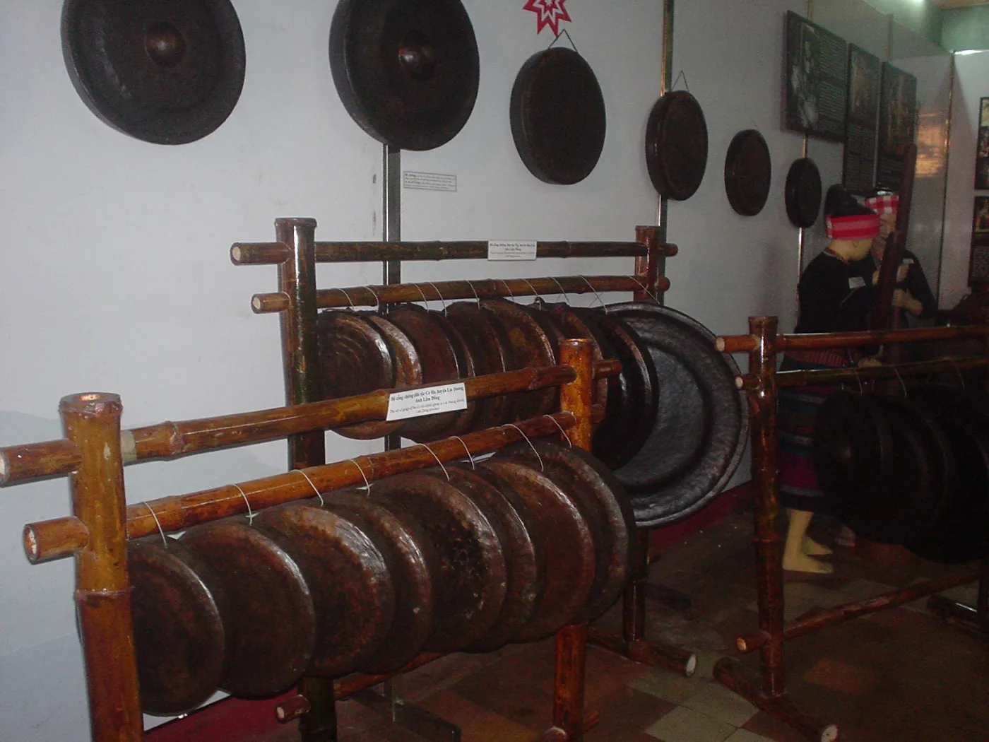Bộ cồng chiêng Tây Nguyên