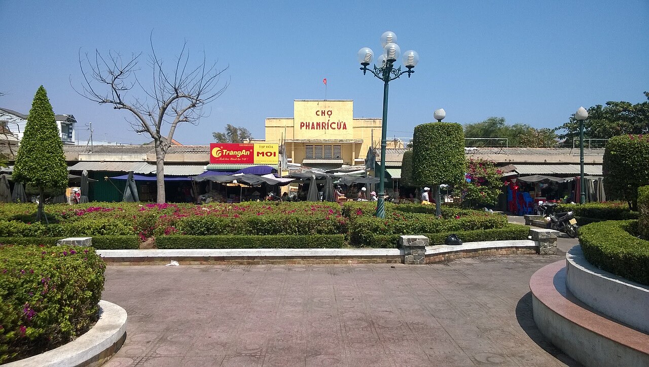 Chợ Phan Rí Cửa, huyện Tuy Phong