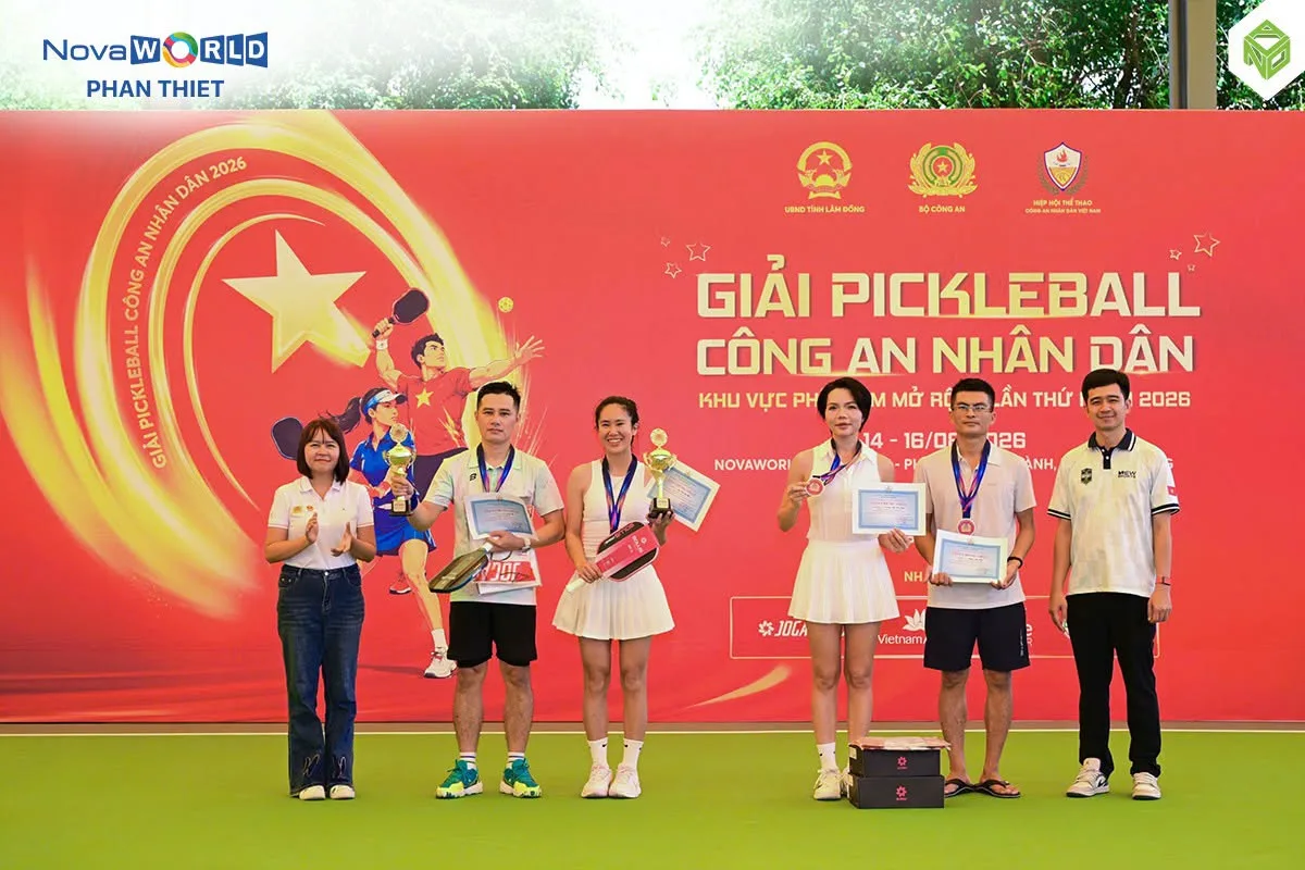 Lễ trao huy chương nội dung đầu tiên Giải Pickleball Công an Nhân dân tại NovaWorld Phan Thiết