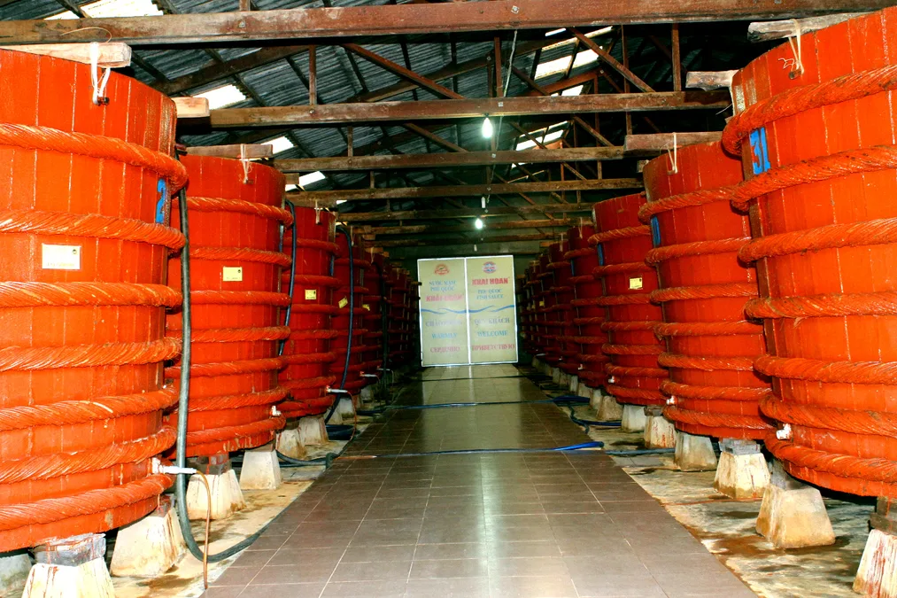 Thùng gỗ ủ chượp nước mắm truyền thống
