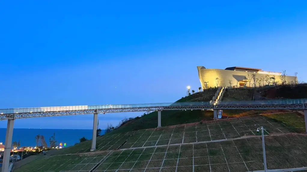 Con Tàu Cứu Thế Wonder Ark nhìn từ trên cao