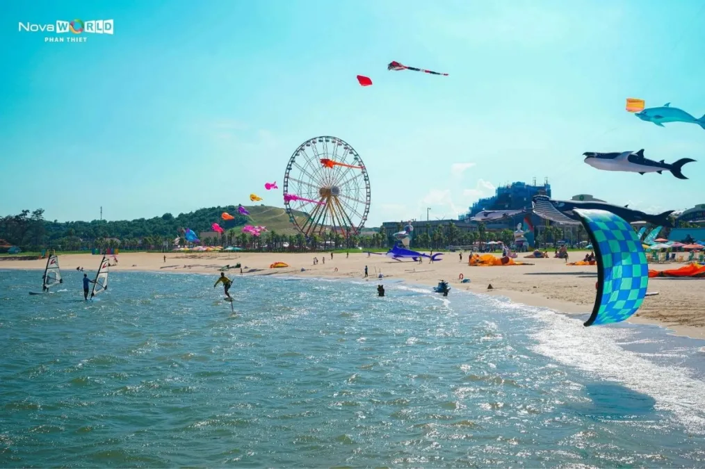 Bikini Beach NovaWorld Phan Thiết: Cẩm Nang Bãi Biển & Góc Check-in Đẹp Nhất (2026)