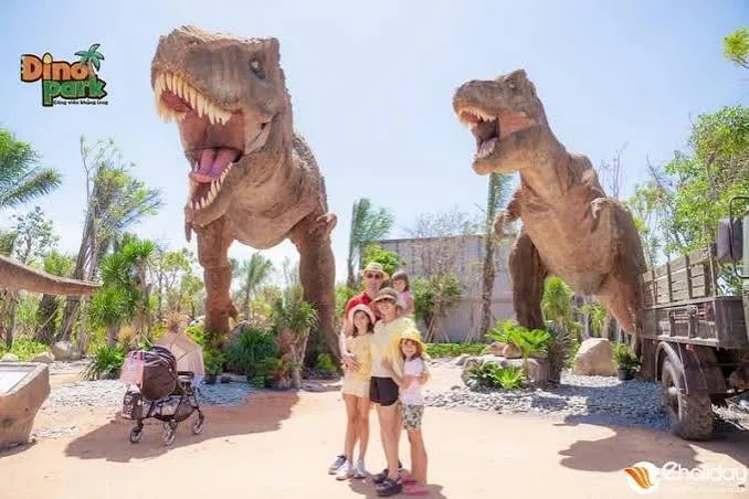 Mô hình khủng long bạo chúa T-Rex kích thước thật tại Dino Park NovaWorld Phan Thiết
