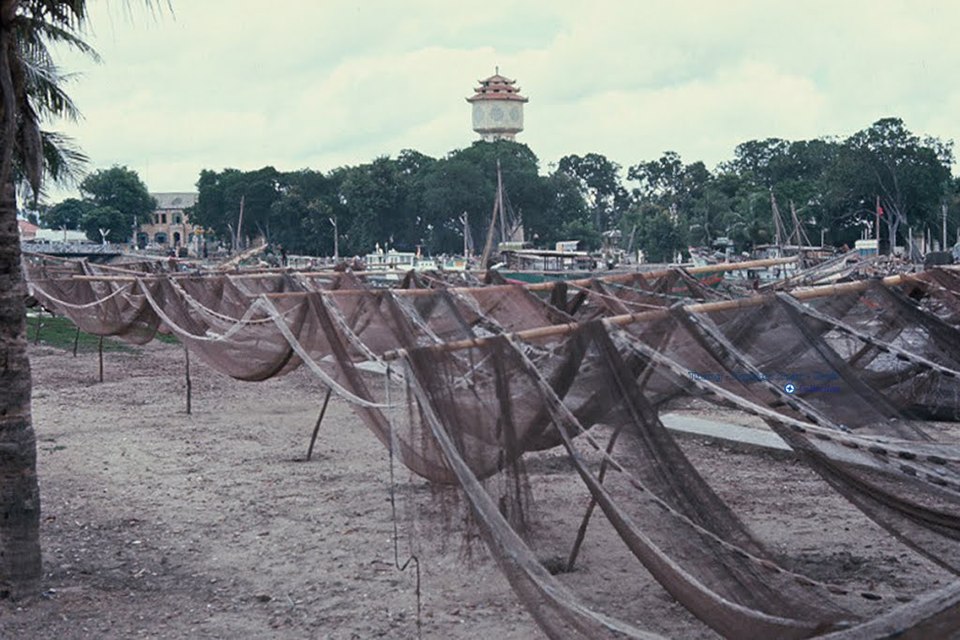 Sông Cà Ty Phan Thiết năm 1967 với thuyền ghe san sát