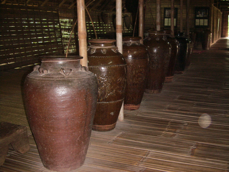 Ché rượu cần Tây Nguyên