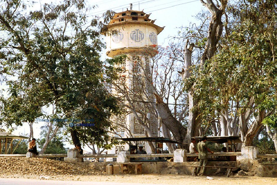 Tháp nước Phan Thiết trong ảnh chụp khoảng 1970 - 1971