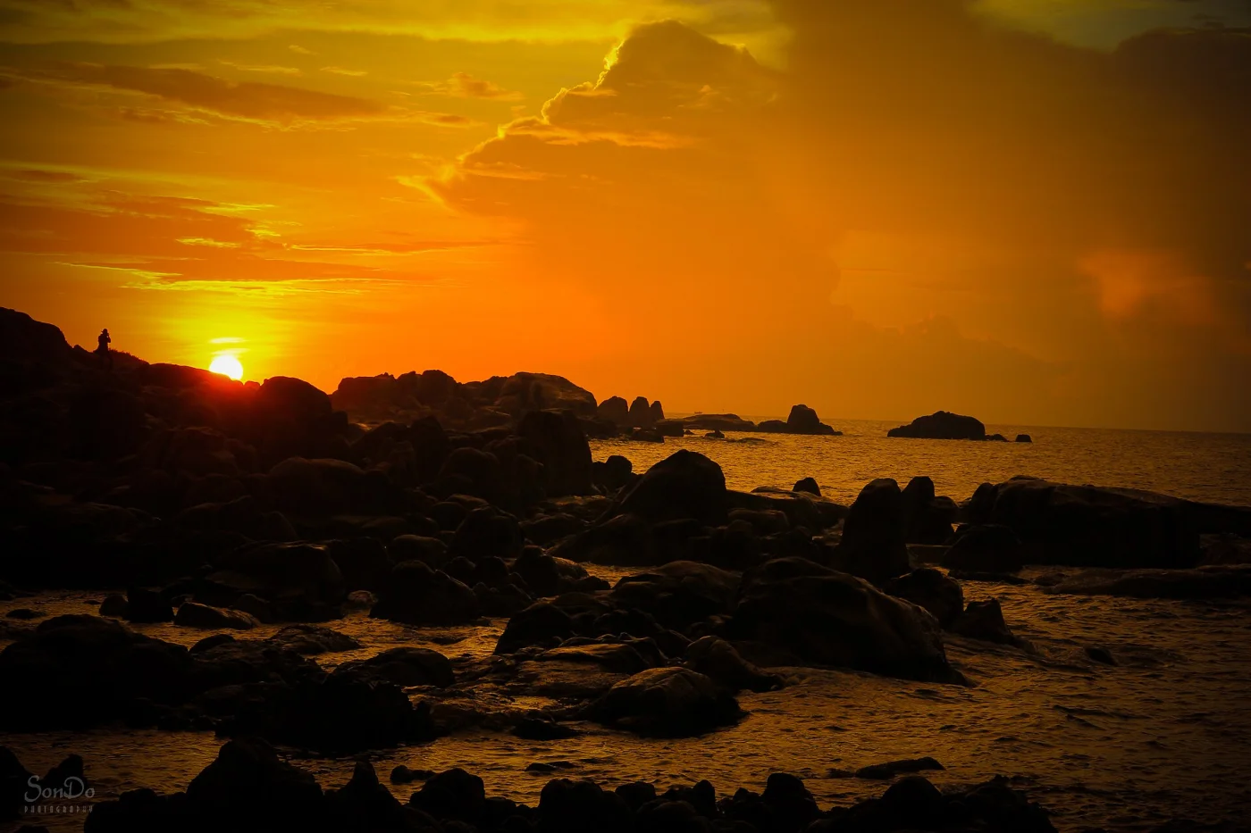 Hoàng hôn trên bãi đá Cổ Thạch Tuy Phong
